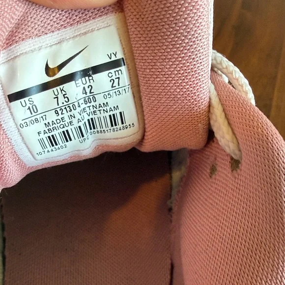 Nike Women’s Cream and Pink Athletic Sneakers - 10W - Picture 11 of 14